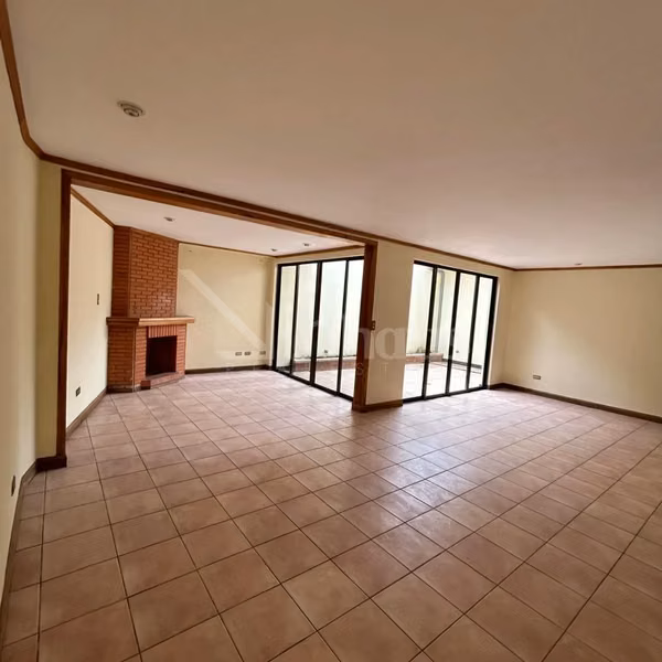 id 40002 Sale of Beautiful House in Condominium in strawberries
