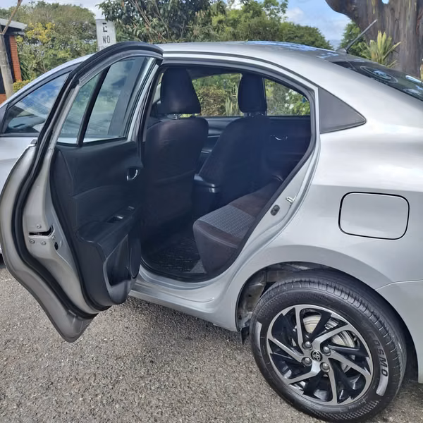 TOYOTA YARIS 2023 AUTOMÁTICO