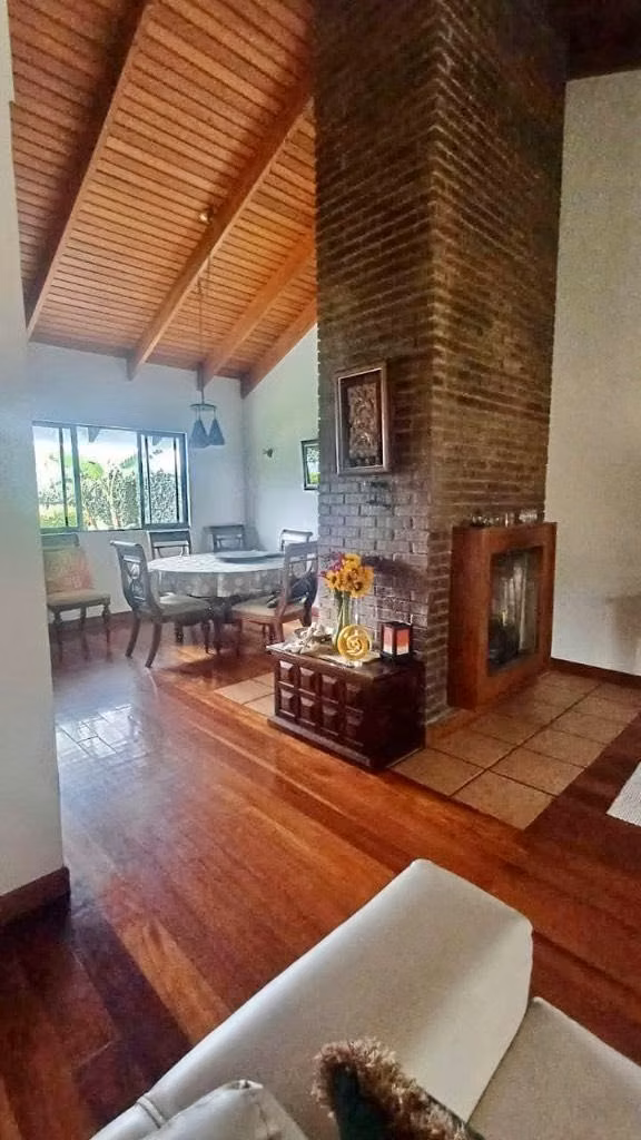 Escazú | Acogedora Casa de 4 Habitaciones en Venta