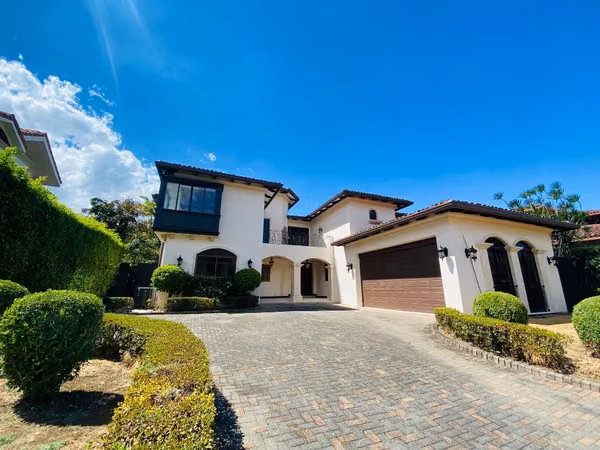 CASA EN CONDOMINIO SANTA ANA