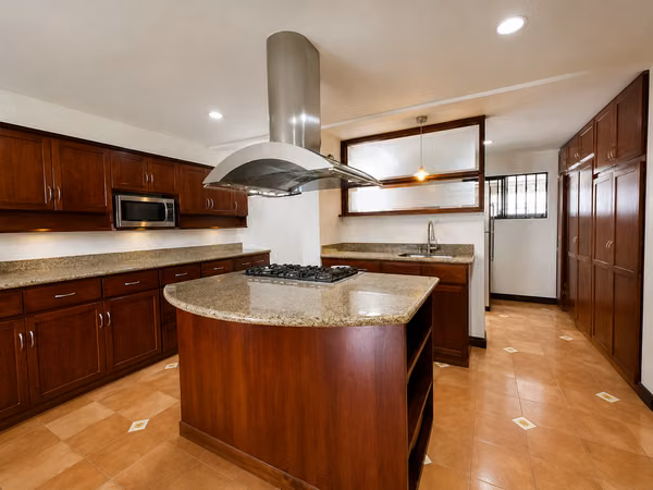 Casa en condominio pequeño en Guayabos, Curridabat