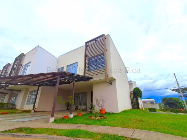 Alquiler de Casa en San Pablo de Heredia.