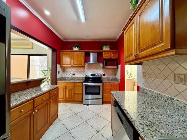 BEAUTIFUL HOUSE FURNISHED IN CONDO IN LINDORA, SANTA ANA