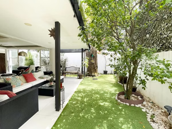 Venta de casa en condominio en Pozos Sur, Santa Ana