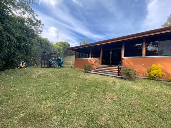 VENTA DE HERMOSA QUINTA EN CARRIZAL, ALAJUELA