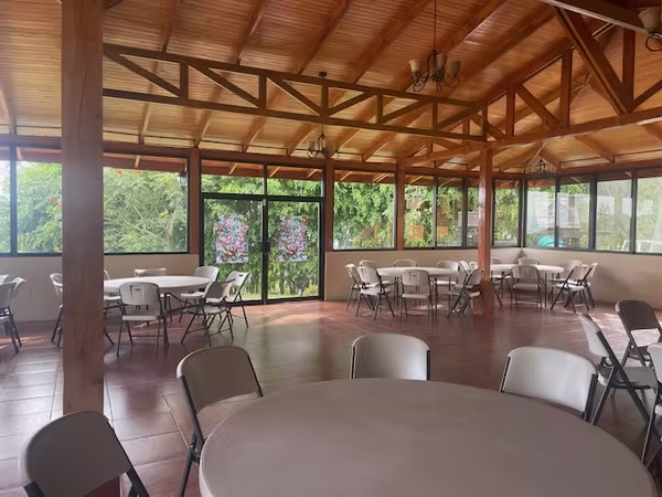 VENTA DE HERMOSA QUINTA EN CARRIZAL, ALAJUELA