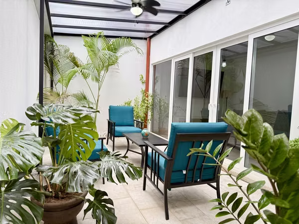 Hacienda Colon Elegant Condo Perfect Location
