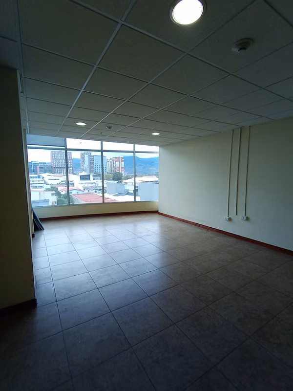 ¡OFICINA EN ALQUILER - TORRES PASEO COLÓN!