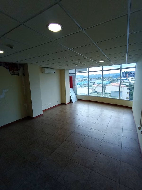 ¡OFICINA EN ALQUILER - TORRES PASEO COLÓN!