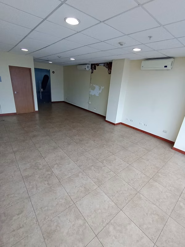 ¡OFICINA EN ALQUILER - TORRES PASEO COLÓN!