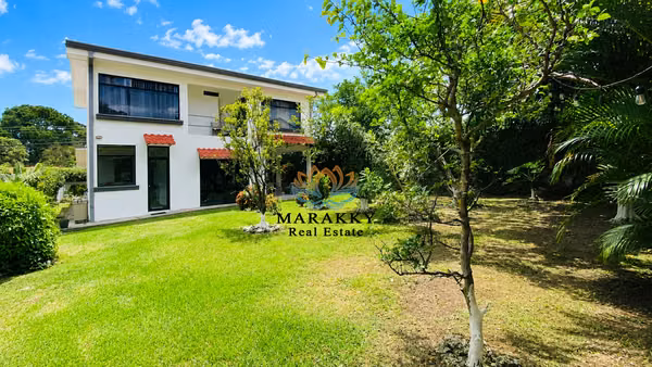 Bella Casa Independiente con Useo de Suelo Comunico para Venta, San Rafael de Escazú