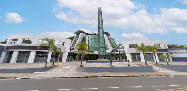 Commercial Opportunity: 179m² Move-In Ready Office in a High-Traffic Area.