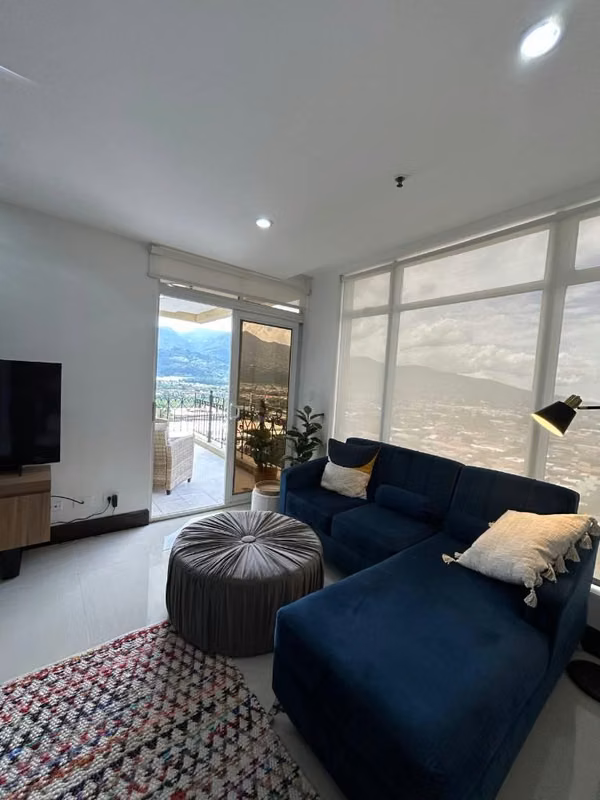 Alquiler de Apartamento en Edificio Torres del Lago Piso 14
