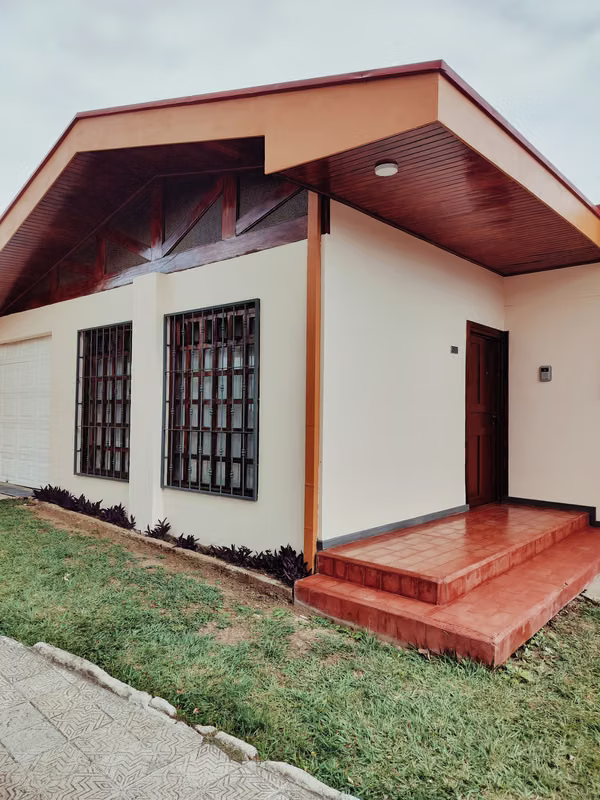 Casa Zafiro | Fully Furnished | 3 Bedrooms | 2 Bathrooms | Patio & Garage | All Utilities Included