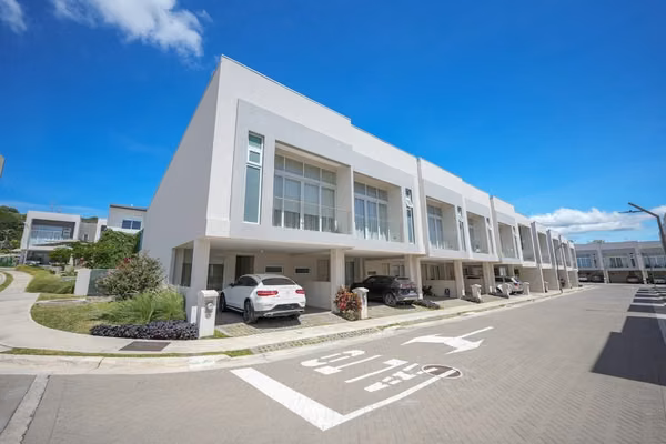 VENTA DE CASA ESQUINERA EN CONDOMINIO 3-10 GUACHIPELIN DE ESCAZÚ