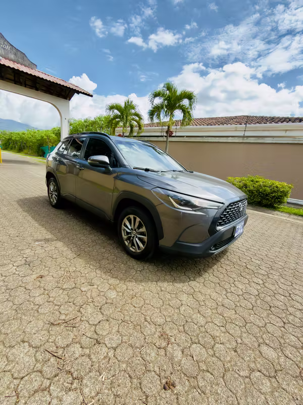 Toyota Corolla Cross Automática año 2022 VERSIÓN NACIONAL RÉCORD DE AGENCIA Un Solo Dueño MUY POCOS KILÓMETROS!!