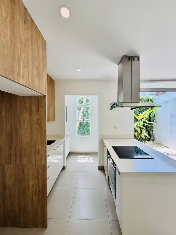 OPORTUNIDAD Santa Ana town house 3 habs patio mascota sí $1550