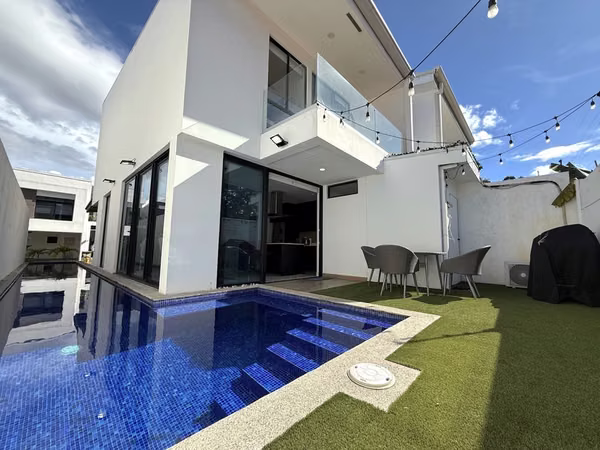 Casa con o sin Muebles en Alquiler en Santa Ana | 2 Habitaciones | Piscina Privada | ID27015