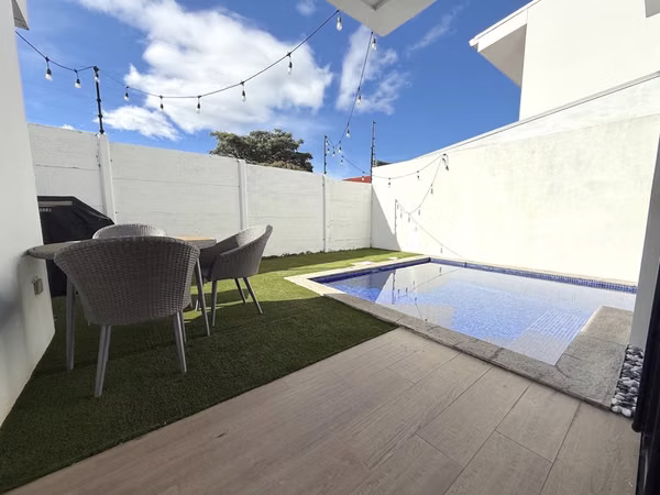 Casa con o sin Muebles en Alquiler en Santa Ana | 2 Habitaciones | Piscina Privada | ID27015