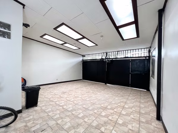 Venta de casa en San Sebastián. 3 Habitaciones + Oficina. ¡Ubicación inmejorable cerca de todo!