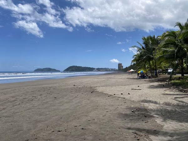 Apartamento en condominio a la venta en Jacó