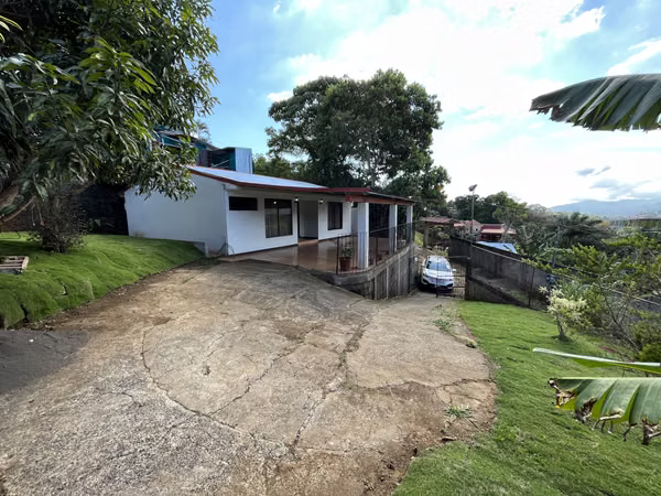 Family Home | Large Garden | 3 Bedrooms | 5 Min to Downtown Grecia