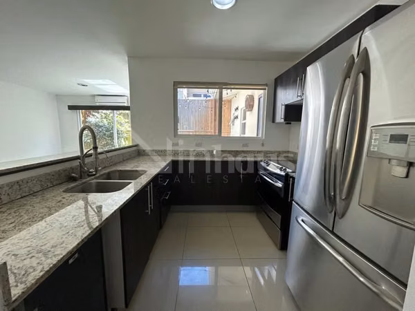 Alquiler de casa con línea blanca en Escazu