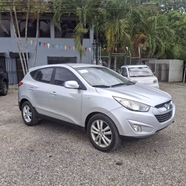 HYUNDAI   TUCSON	2013  A CREDITO