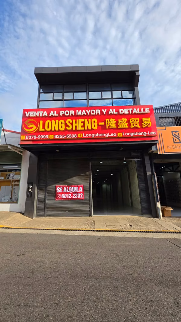 SE ALQUILAN LOCALES COMERCIALES CON BODEGA