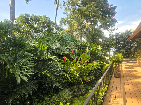 Espectacular propiedad con piscina en La Garita de Alajuela