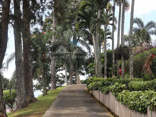 Espectacular propiedad con piscina en La Garita de Alajuela