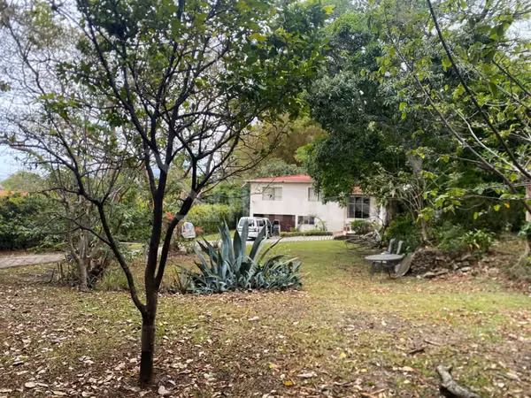 Lote de uso mixto con 30 metros de frente a calle publica en San Rafael de Escazu