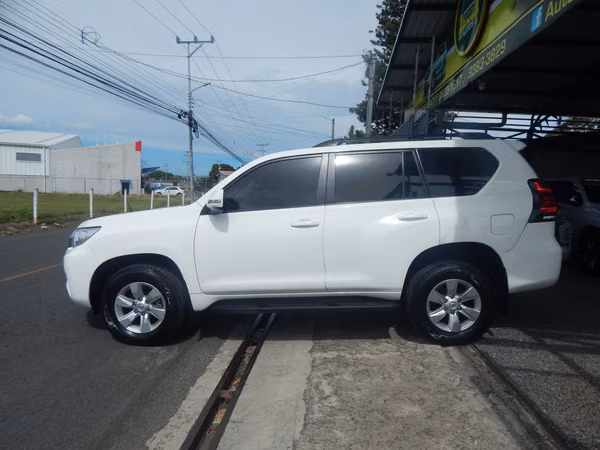 TOYOTA LAND CRUISER PRADO TXL AUTOMATICO 2024