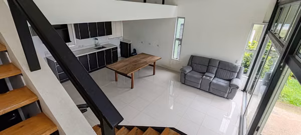 Venta Casa Moderna con Amplio Terreno en San Isidro de Heredia