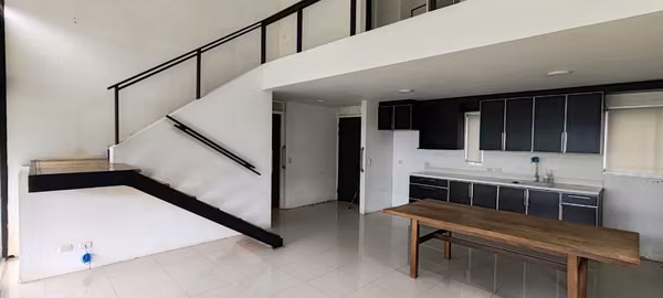 Venta Casa Moderna con Amplio Terreno en San Isidro de Heredia