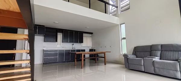 Venta Casa Moderna con Amplio Terreno en San Isidro de Heredia