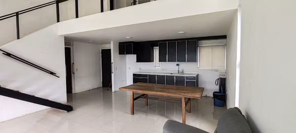 Venta Casa Moderna con Amplio Terreno en San Isidro de Heredia