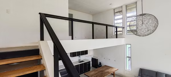 Venta Casa Moderna con Amplio Terreno en San Isidro de Heredia