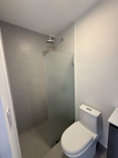 APARTAMENTO CON LINEA BLANCA 2 HABITACIONES EN SKYHOUSE ESTRENAR