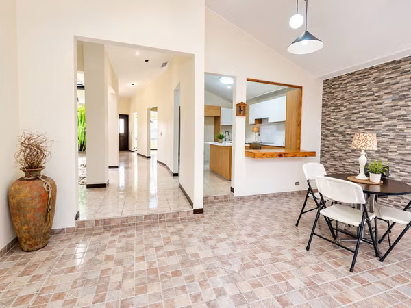 Casa en Venta Santa Ana | Quintas Don Lalo | 409 m² | 3 Hab | 6 Parqueos
