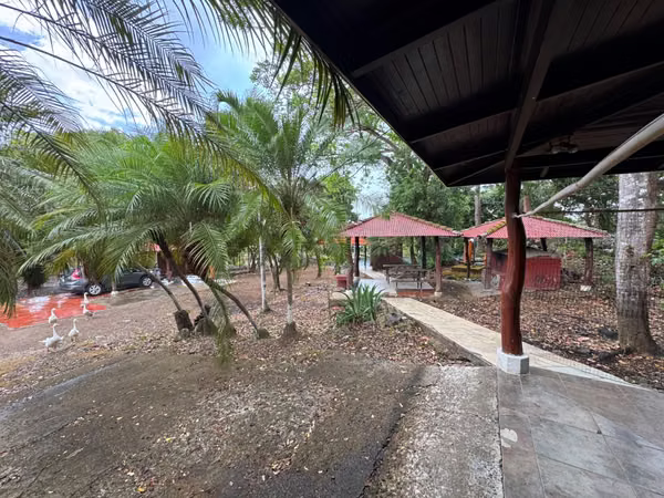 Finca 7 ha con casas y establos en Cañas Guanacaste