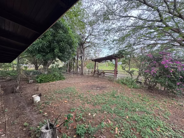 Finca 7 ha con casas y establos en Cañas Guanacaste