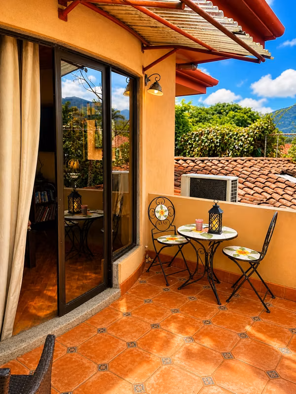 VENTA DE CASA AMPLIA EN LINDORA, SANTA ANA