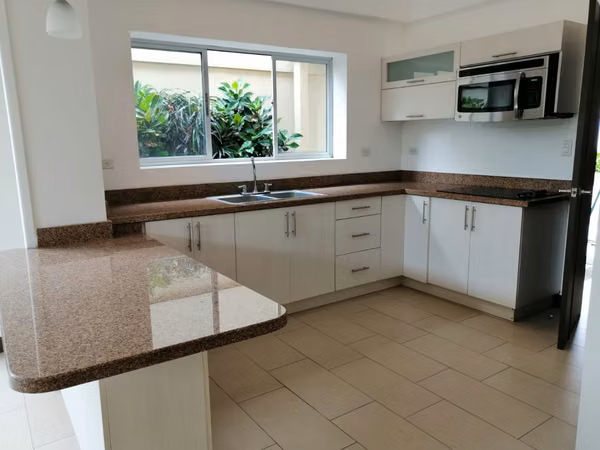 Casa en alquiler en Santa Ana - Jardín Privado - Pet friendly - AC