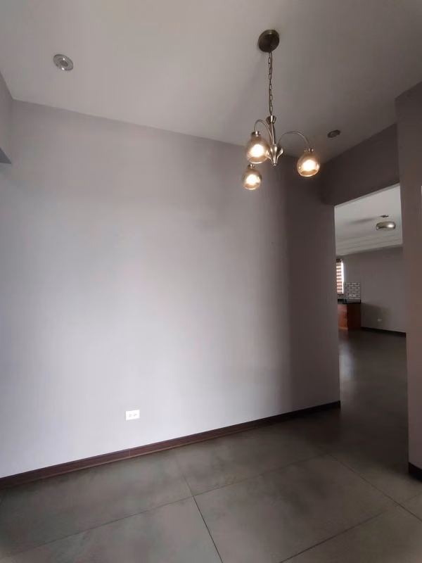 ¡Hermosa casa como nueva en venta! Condominio Montezuma, Grecia, Alajuela