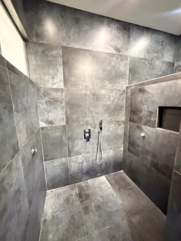¡Hermosa casa como nueva en venta! Condominio Montezuma, Grecia, Alajuela