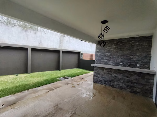¡Hermosa casa como nueva en venta! Condominio Montezuma, Grecia, Alajuela