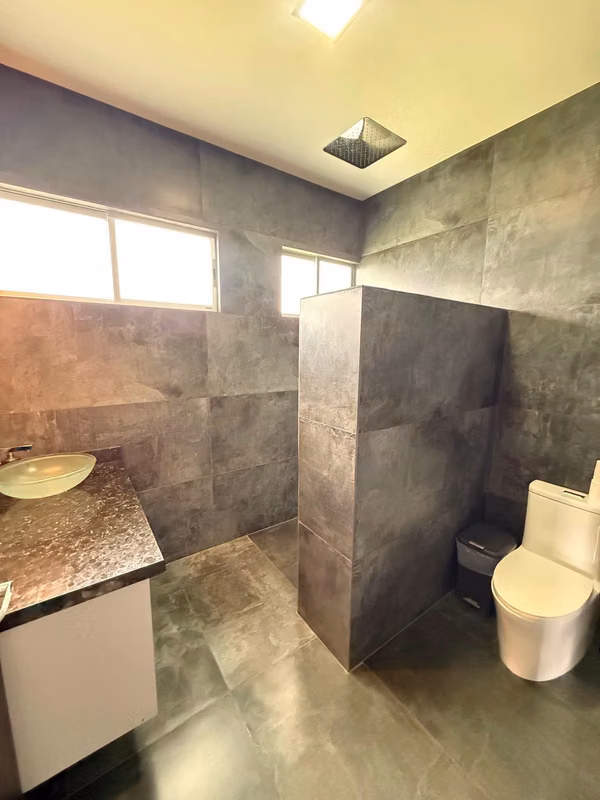 ¡Hermosa casa como nueva en venta! Condominio Montezuma, Grecia, Alajuela