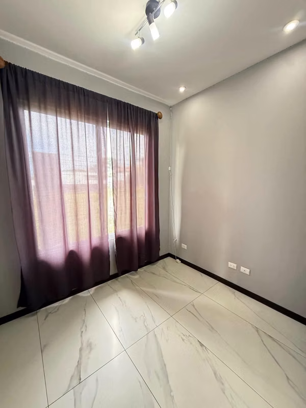 ¡Hermosa casa como nueva en venta! Condominio Montezuma, Grecia, Alajuela