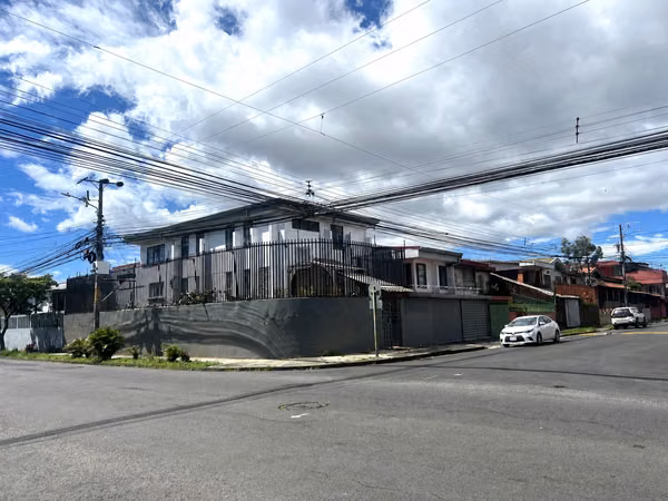 For Sale Spacious Two-Story Home in San Francisco de Dos Ríos. (MN)